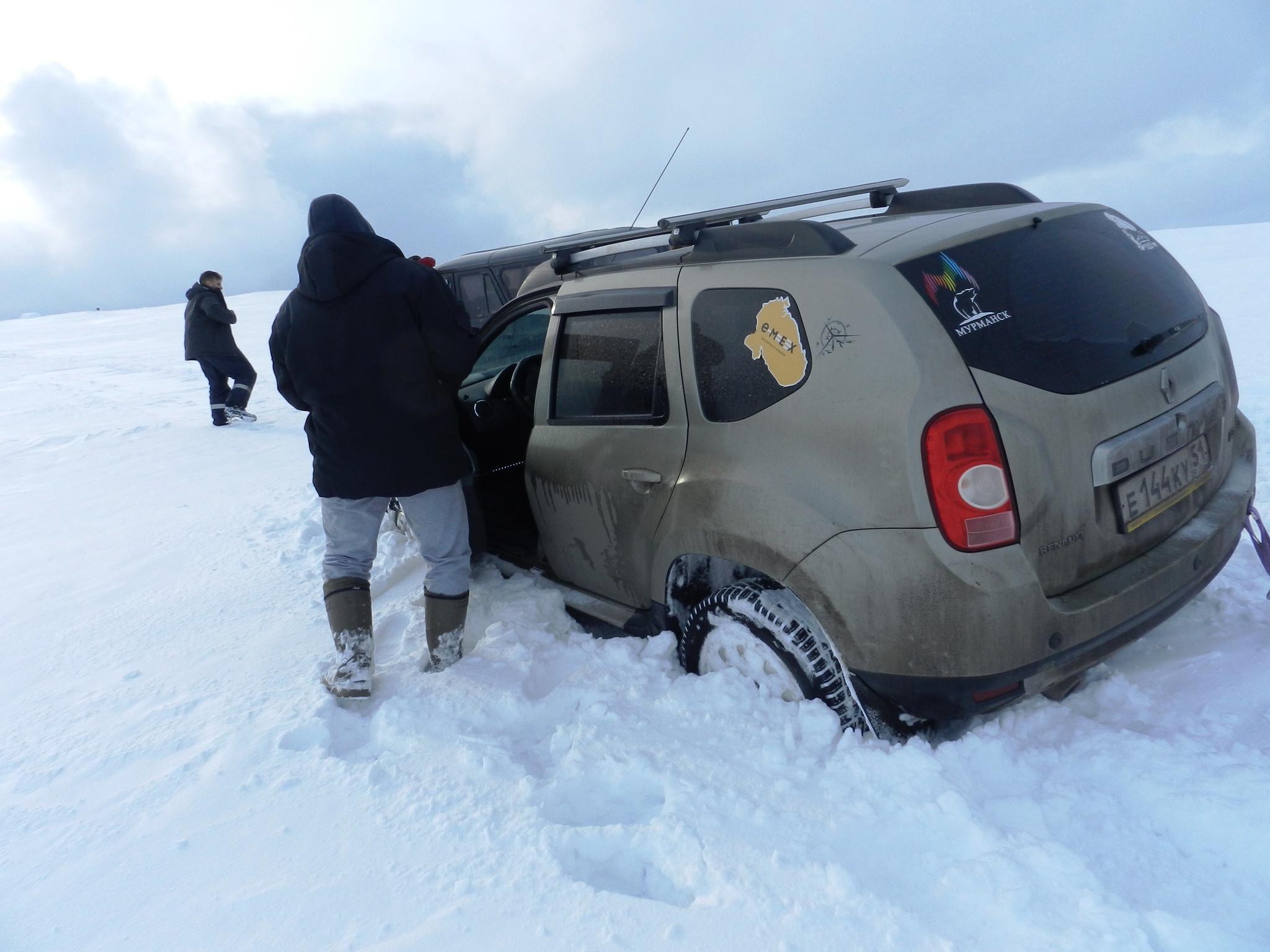 Покорение Лисьей сопки на Duster, УАЗ, Toyota Hilux Arctic Trucks, Land Rover Defender и Патриот. - Моё, Дастер, УАЗ, Снег, Сопка, Мурманск, Лисья, Лэндровер, Отдых, Видео, Длиннопост, Renault Duster, Land Rover