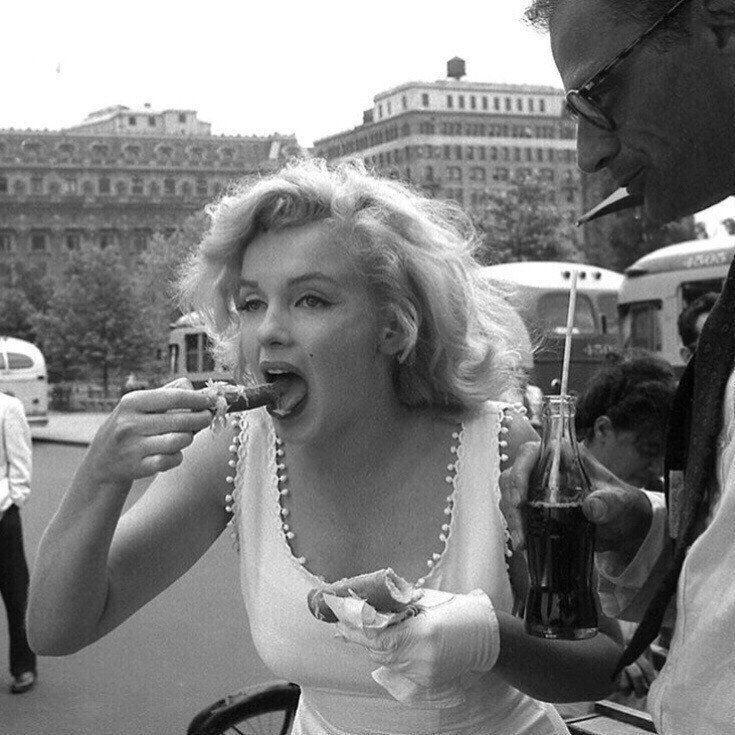 When you try to eat feminine - Marilyn Monroe, Food, Femininity, Longpost