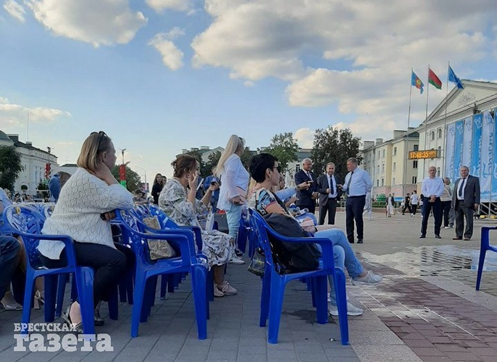 Фотофакт. В Бресте перед празднованием 1000-летия даже площадь Ленина мыли - Брест, Республика Беларусь, Праздники, Площадь, Уборка, Длиннопост