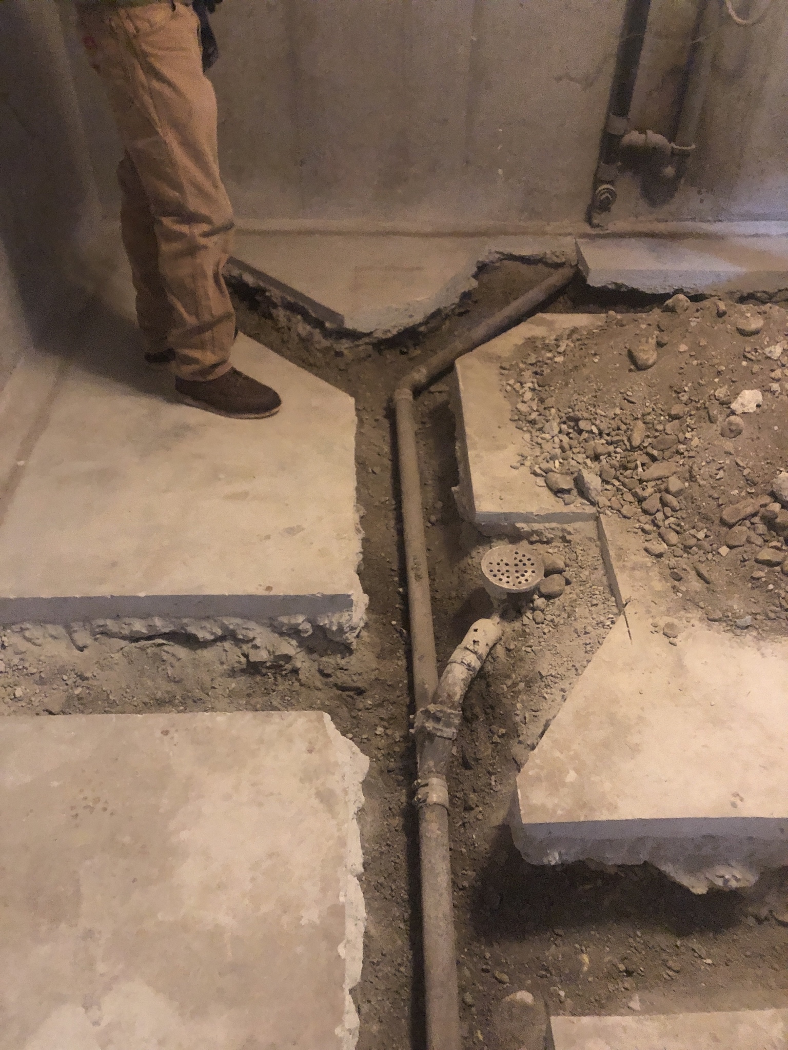 This is definitely not what we expected to see when the client said on the phone that he had done the preparatory work for our arrival. - Pipe, Work, Repair