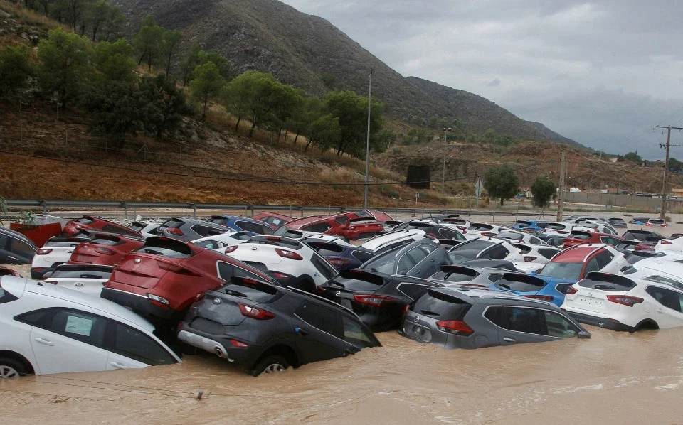 Flooding in Spain - the road of death. - Flood, Spain, Death, Collapse, Tornado, Nature, Longpost, Потоп