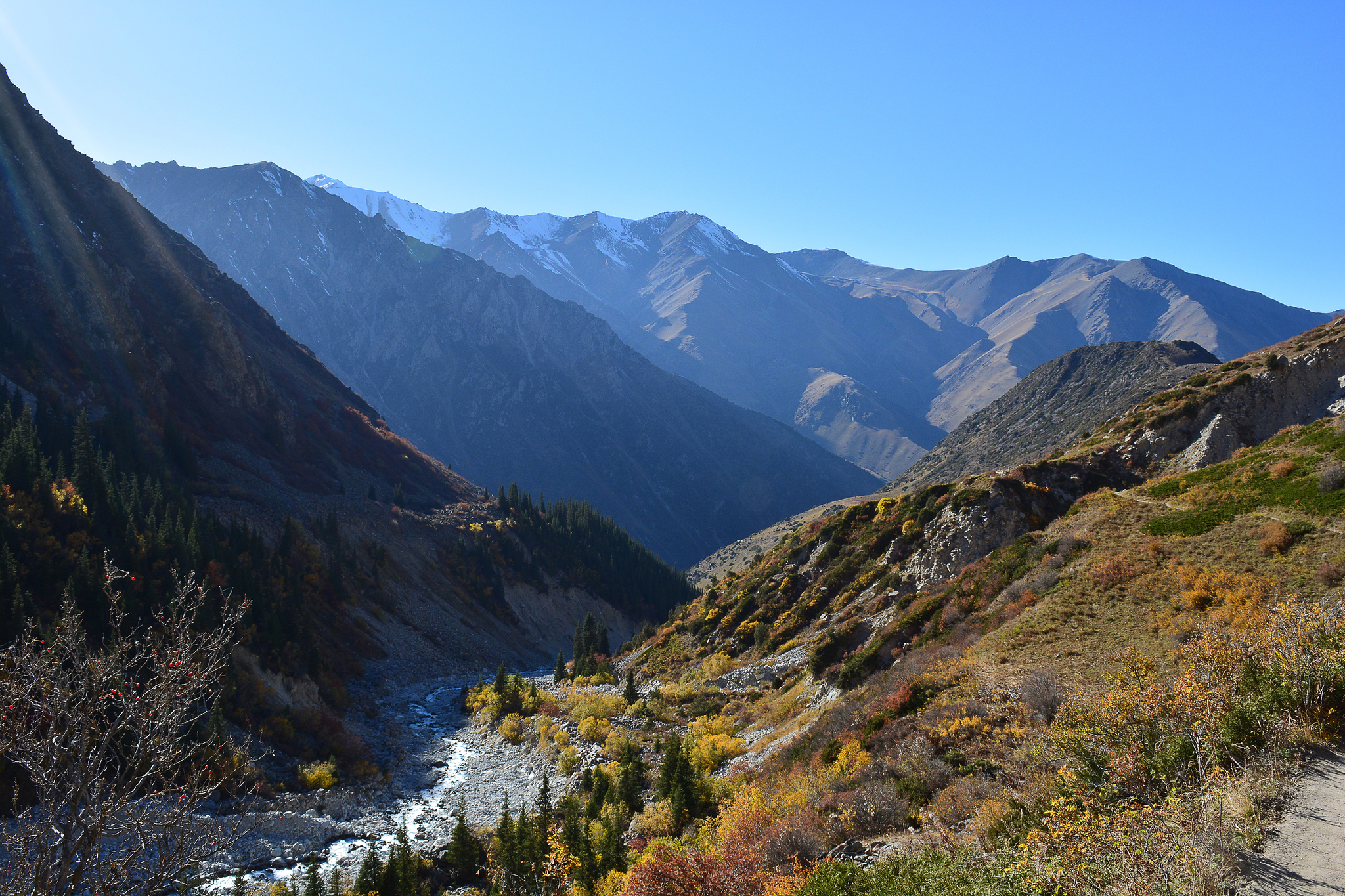 A few autumn mountains of Kyrgyzstan, Ala-Archa natural park, on the way to the Ak-Sai waterfall. - My, The mountains, The photo, Kyrgyzstan, Ala-Archa, Waterfall, Longpost, Landscape