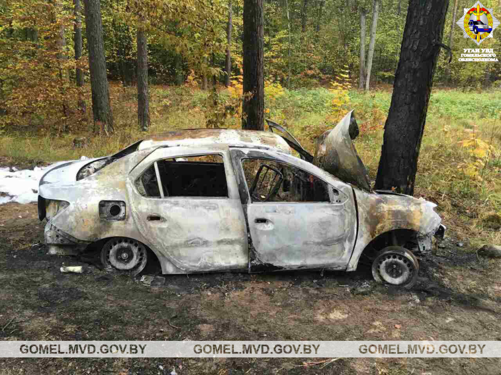 In the Gomel region, people from a burning car were saved by newlyweds who were riding in a taxi from their wedding - The rescue, Adventures, Heroes, Road, Longpost, Road accident, Crash, Newlyweds