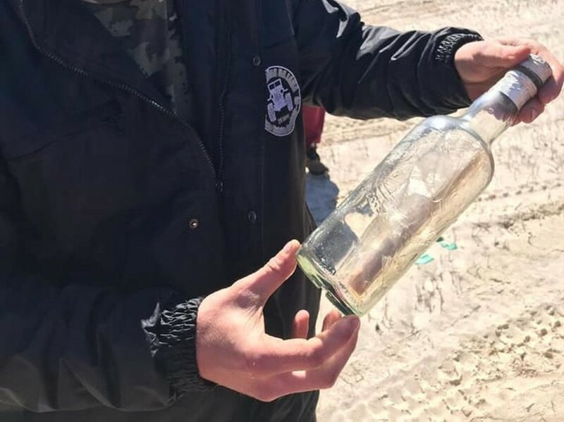 On the beach in Brazil found a bottle with a message from the Soviet sailors - Brazil, the USSR, Letters out of the bottle, Sailors, Alcohol, Longpost