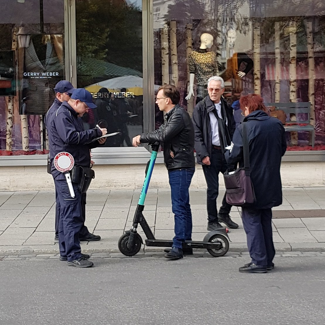 Полиция на самокатах