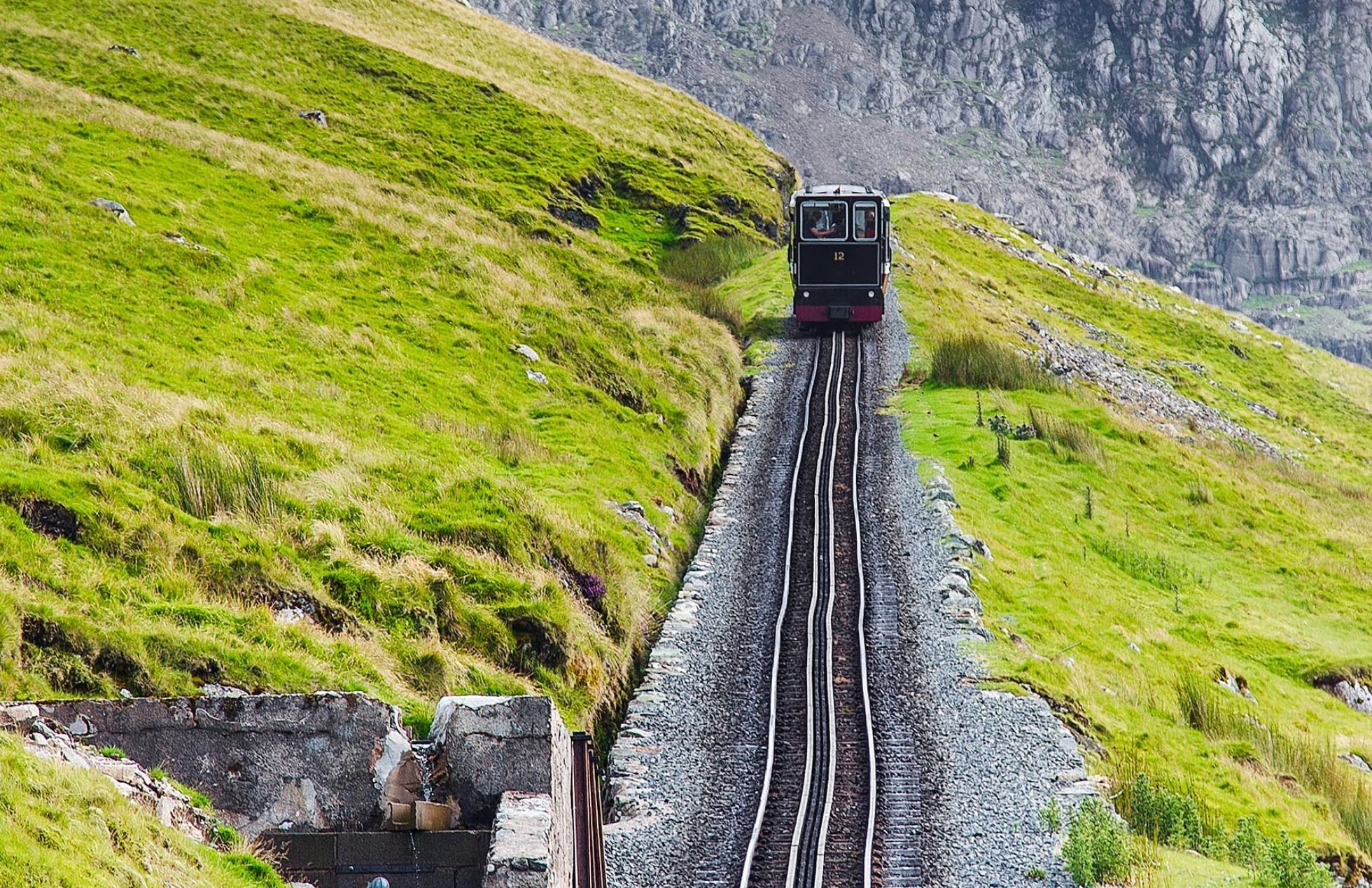 Mountain railway. Сноудонская Горная железная дорога. Сноудон гора Горная железная дорога. Сноудония поезд. Горная железная дорога Снэфелл.