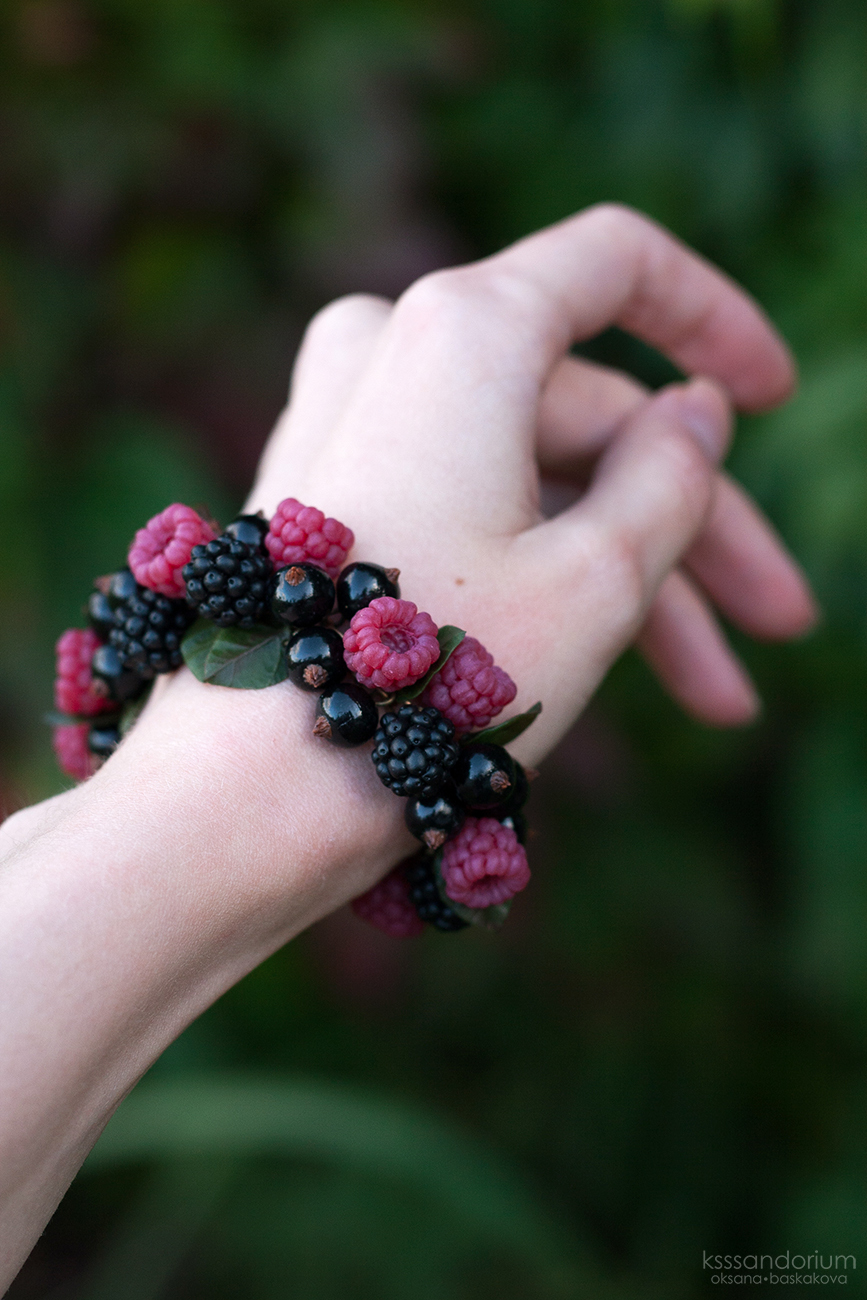 Berries in bracelets. Polymer clay. - My, Polymer clay, Handmade, Raspberries, Blackberry, Needlework without process, A bracelet, Snowberry, Ksssandorium, Longpost