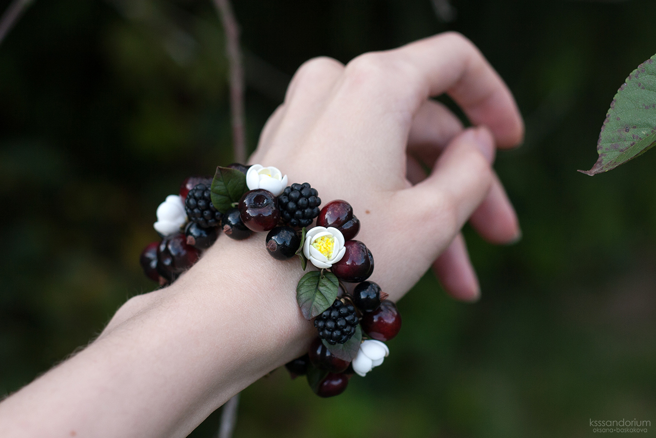 Berries in bracelets. Polymer clay. - My, Polymer clay, Handmade, Raspberries, Blackberry, Needlework without process, A bracelet, Snowberry, Ksssandorium, Longpost