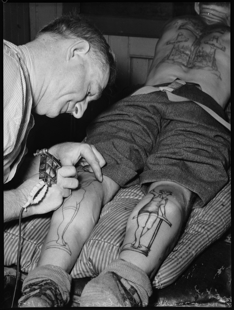 In a tattoo parlor, Australia, 1937 - Australia, Tattoo, Longpost