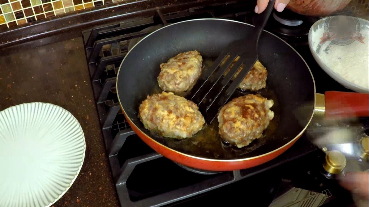 Ground beef and buckwheat cutlets - My, Food, Cutlets, Cooking, Recipe, With grandfather at lunch, Video, Longpost, Video recipe