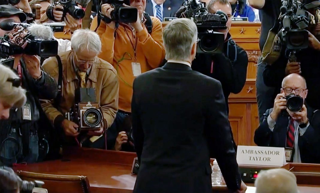 Veteran photojournalist came to Trump impeachment hearings with a large-format camera - Camera, The photo, Interesting, Photographer, Donald Trump, Impeachment, Story, Film, Longpost