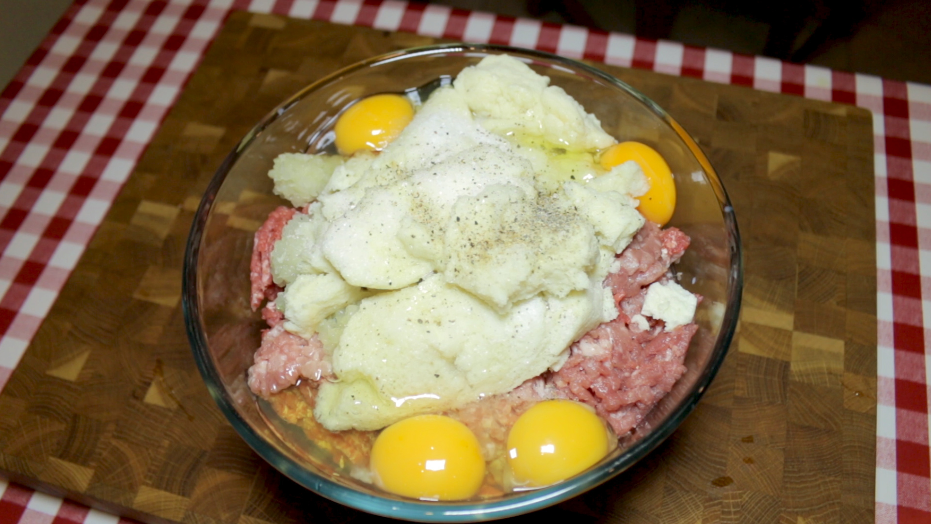 Delicious cutlets according to grandma's recipe with mashed potatoes - My, Food, Video recipe, Cutlets, Puree, Longpost, Video, Recipe, Cooking