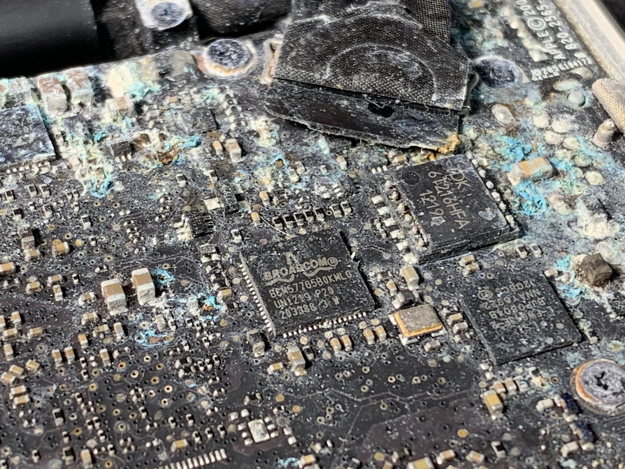 You have never seen such renovations before. MacBook Pro 13 took a swim in the pool. Part 1 - My, Repair of equipment, Zalitik, Macbook, Soldering, Mat, Video, Longpost