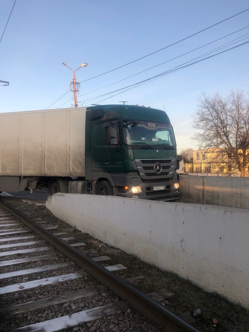 Passage of stupidity. - My, Tram rails, Bravery and stupidity, Road, Traffic rules, Longpost