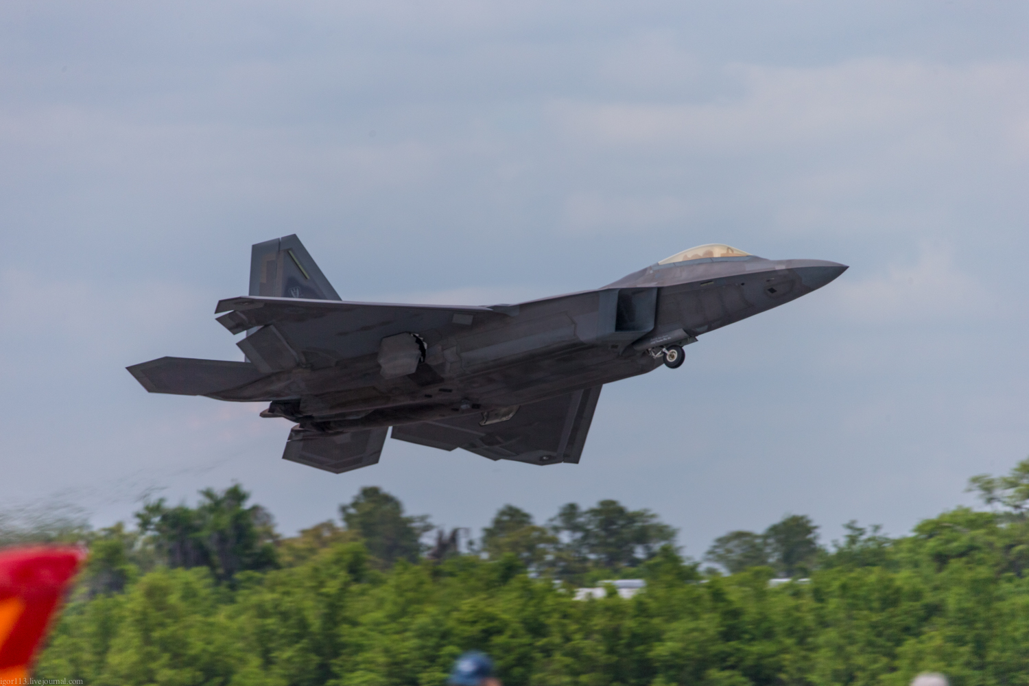 Lockheed Martin F-22 Raptor on the ground and in the air. - Airplane, Raptor, Longpost