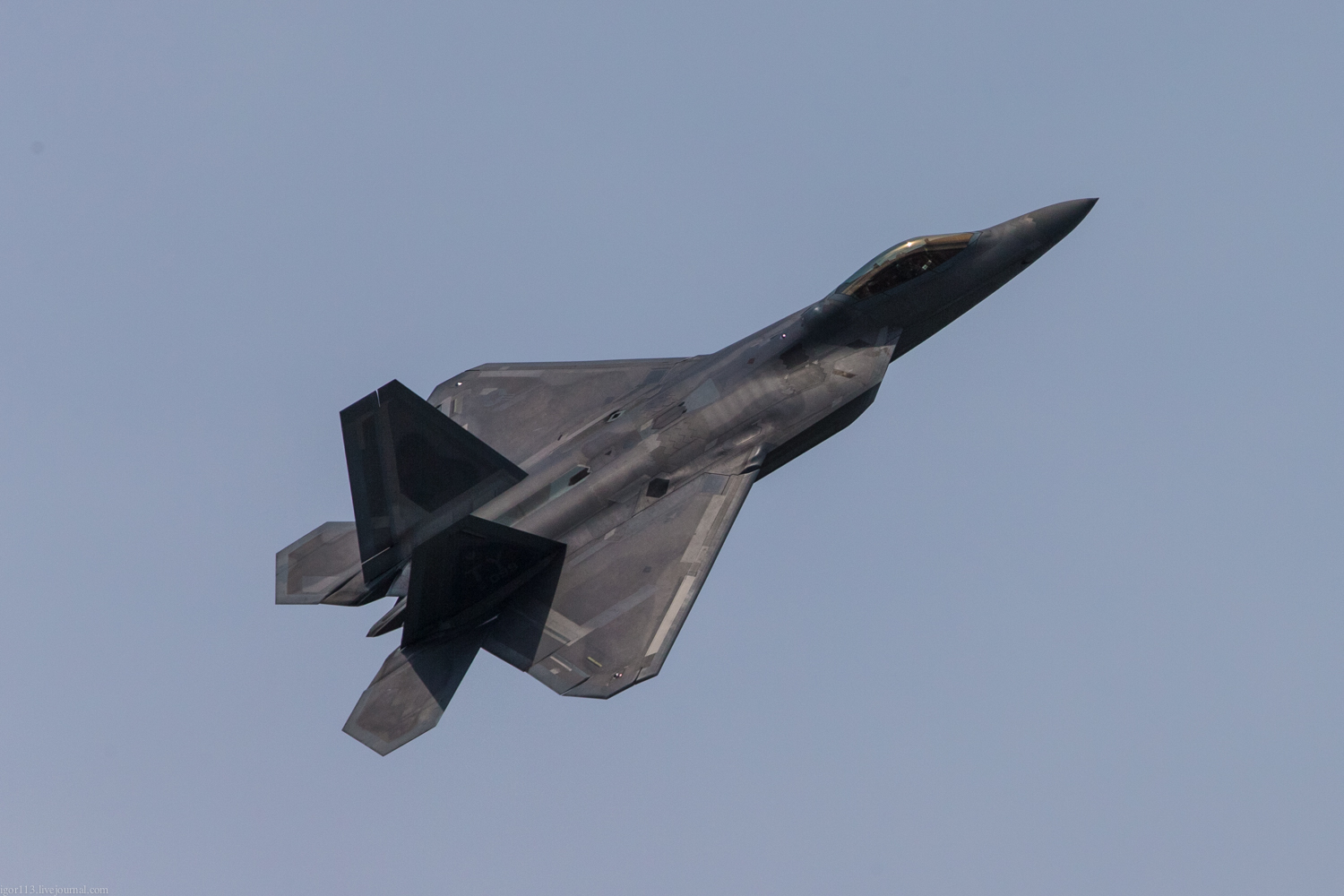 Lockheed Martin F-22 Raptor on the ground and in the air. - Airplane, Raptor, Longpost