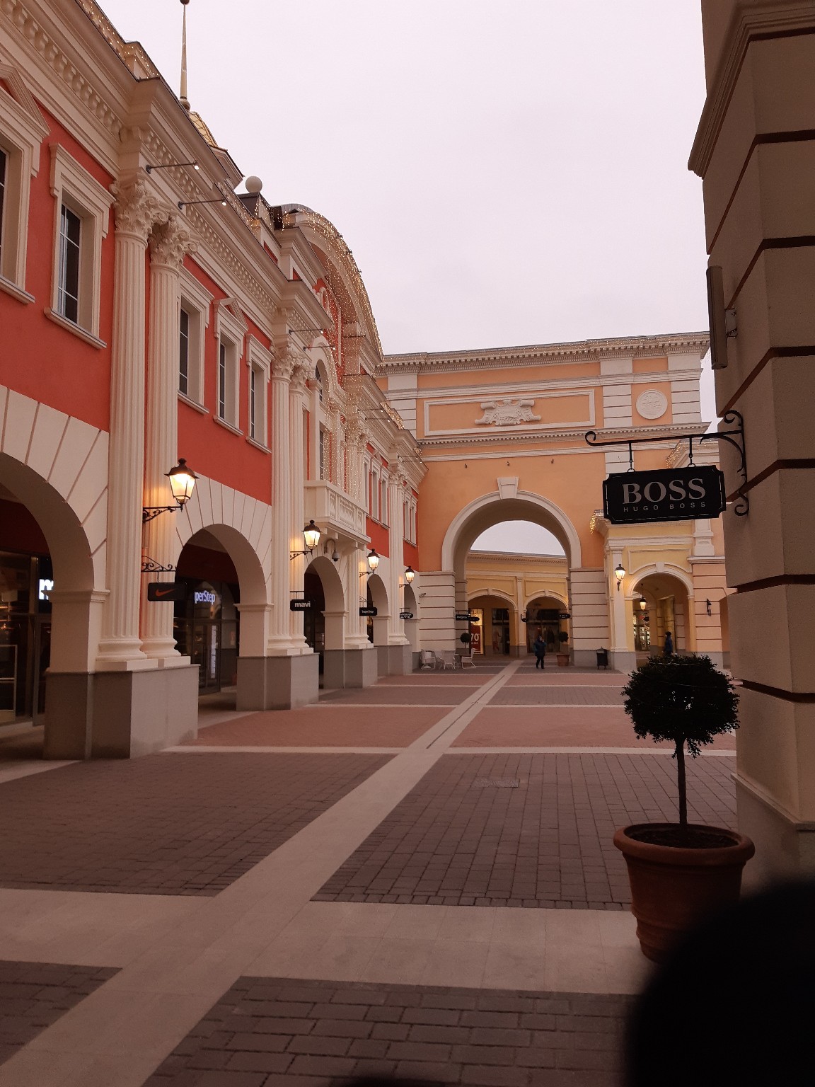 Аутлет спб. Пулково Вилладж. Аутлет Виладж Питер. Пулково аутлет СПБ. Outlet Village Пулково.