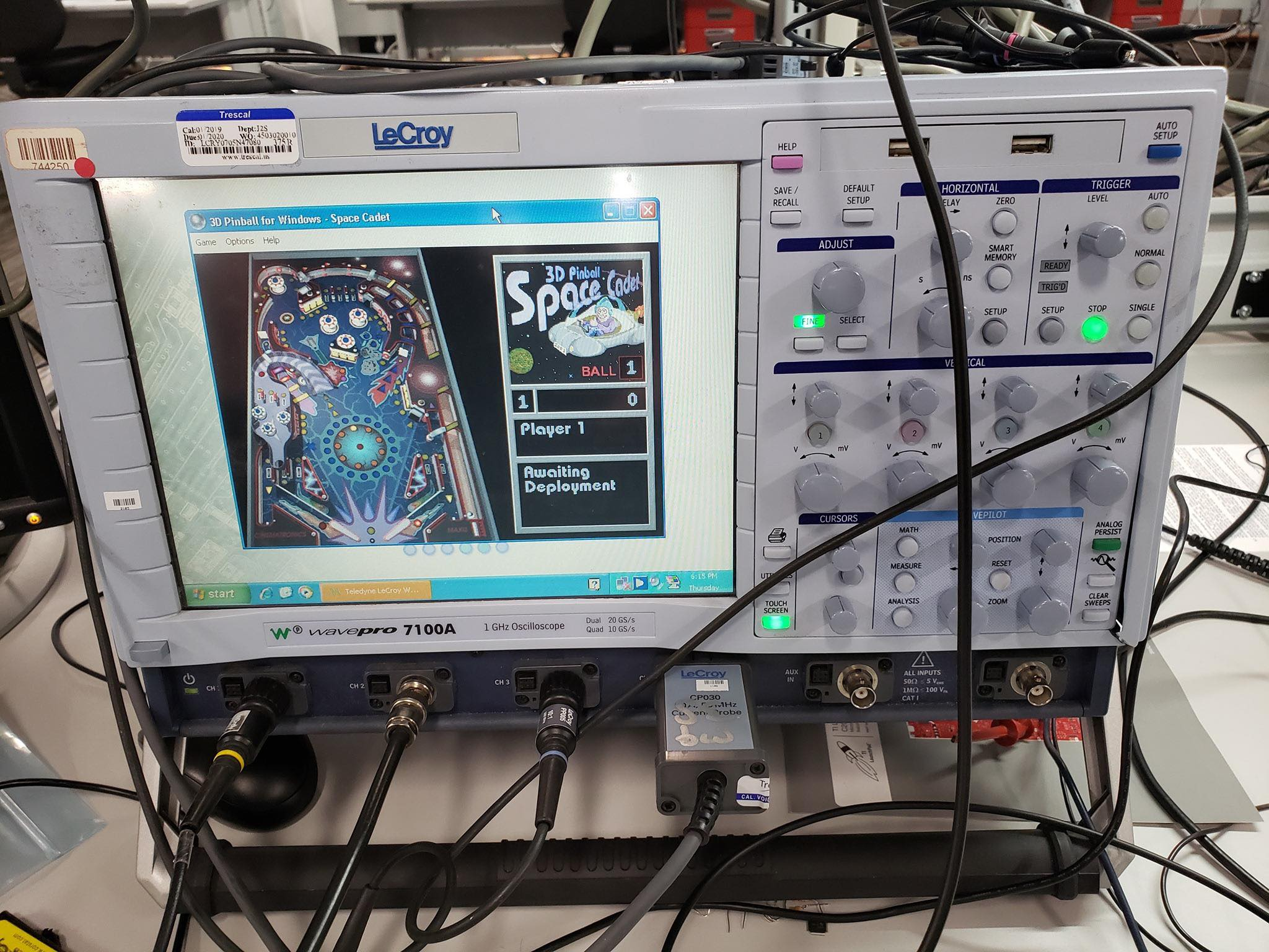 That moment when you realized that your oscilloscope is running on Windows XP - Windows XP, Oscilloscope, 3D pinball, Suddenly