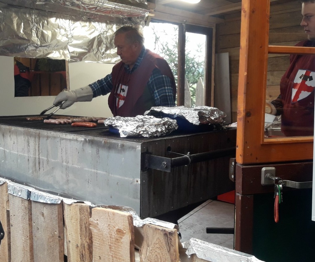 Christmas market on the mountain, near Gutenek Castle 12/01/2019 - Christmas, Fair, Market, Germany, Middle Ages, Longpost