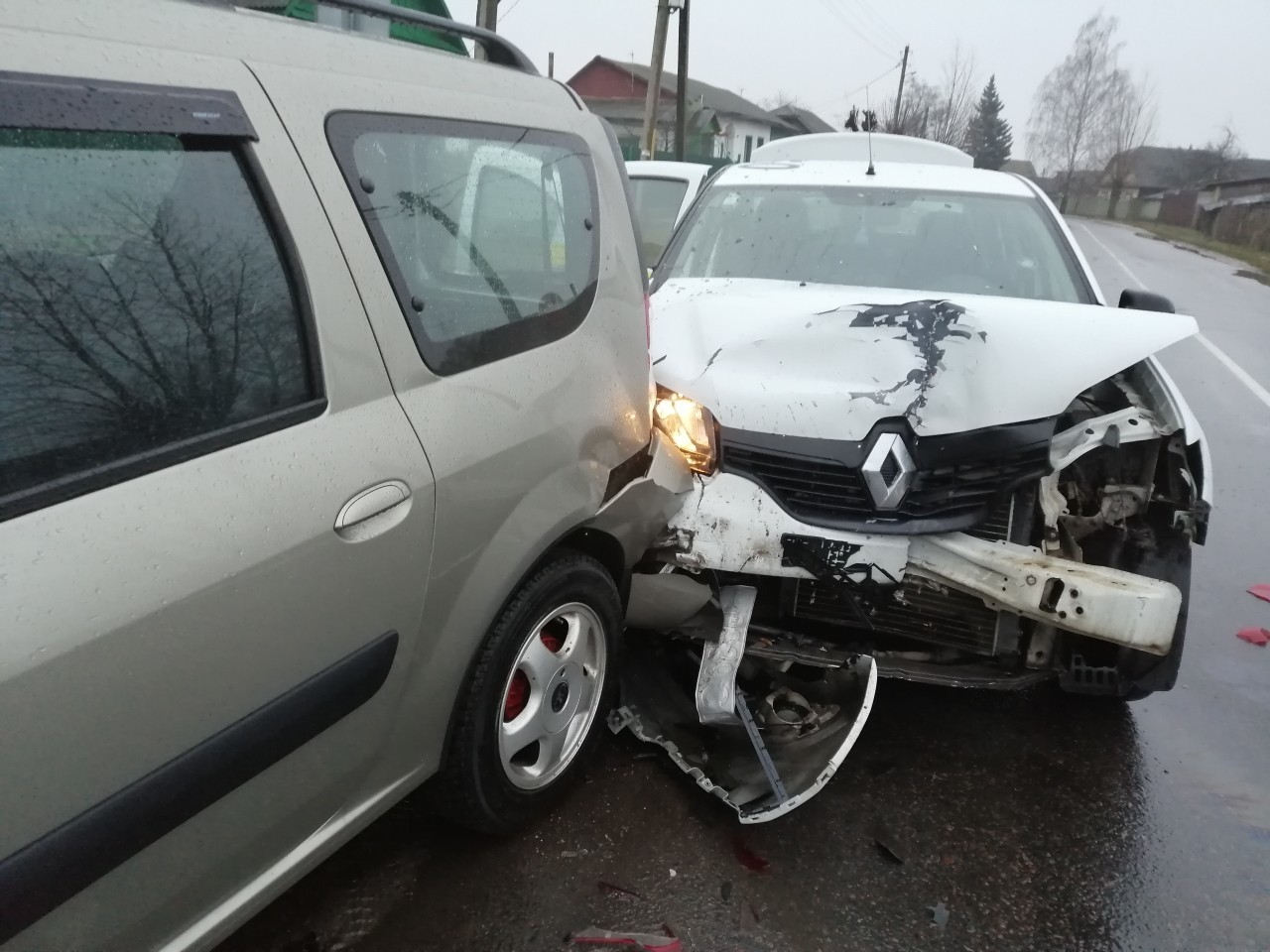 Yandex-taxi you sometimes criticize here... And we collected parking at 7850 - My, Crash, Road accident, Taxi, Republic of Belarus, 7850, Longpost