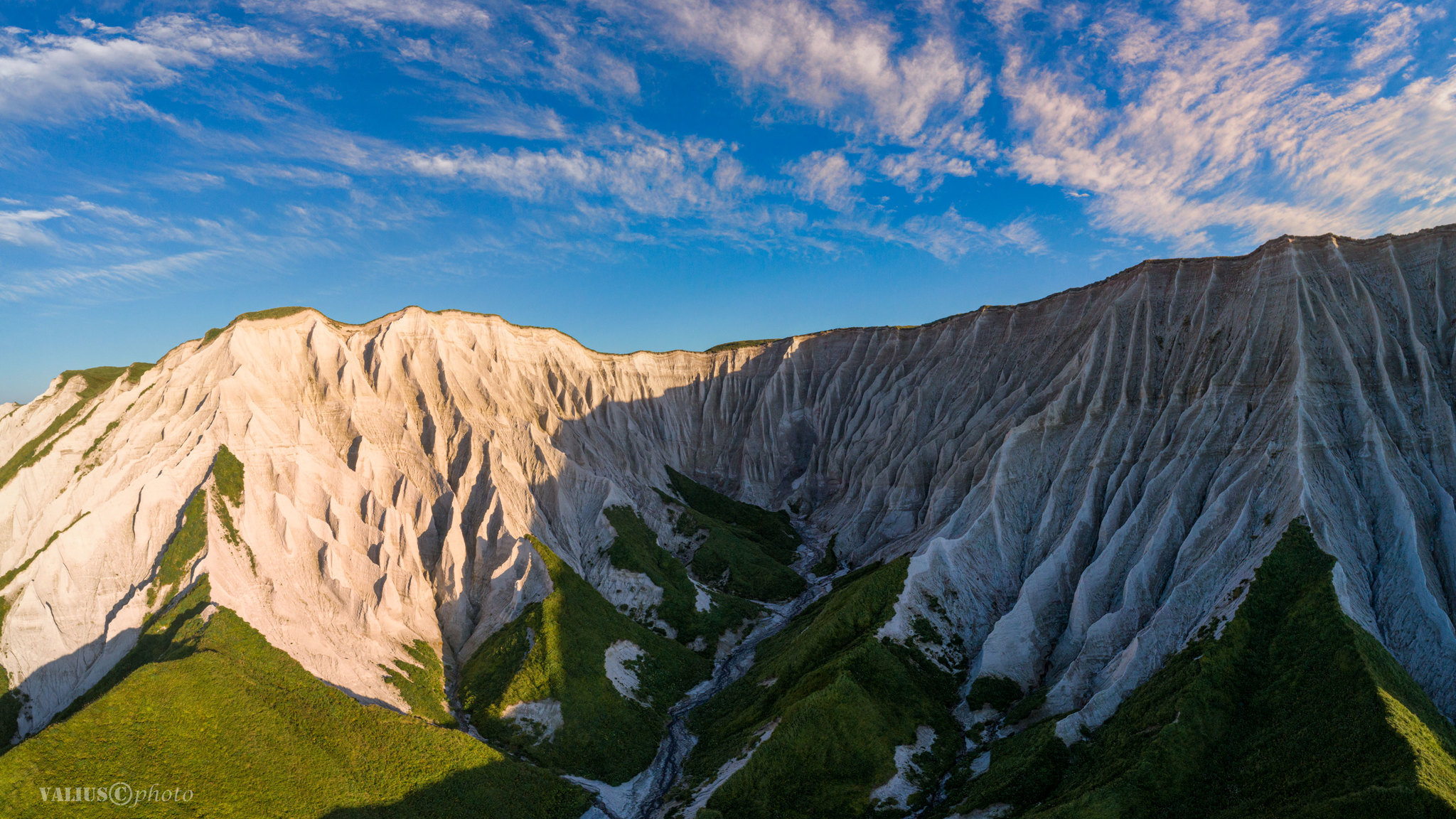 White rock s. Итуруп. Белая скала. Каньон Итурупе. Каньон на о.Итуруп.