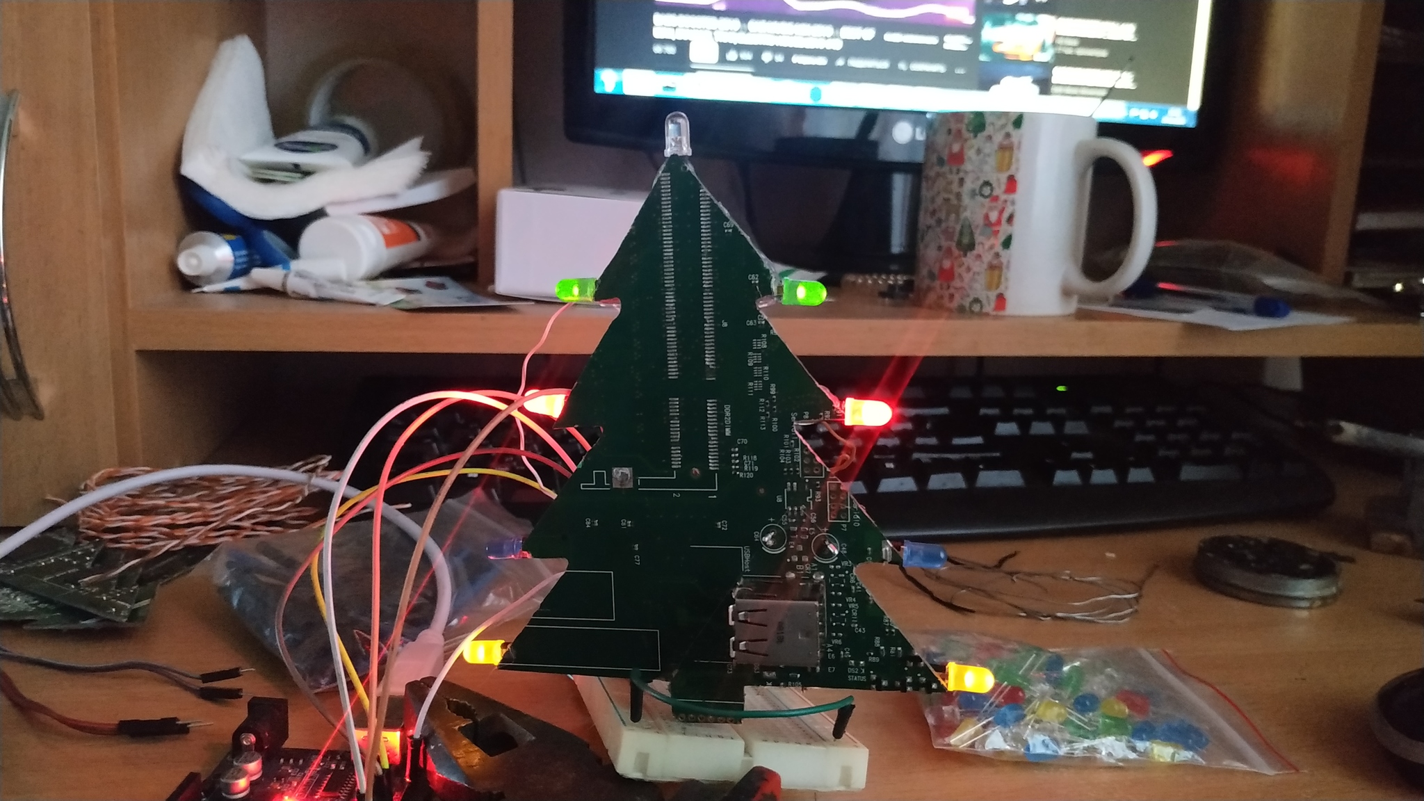 Ёлка своими руками из кучки плат и парочки светодиодов. Ну и Arduino, куда же без неё ) - Моё, Arduino, Новогодняя елка, Программирование, Своими руками, Видео, Длиннопост