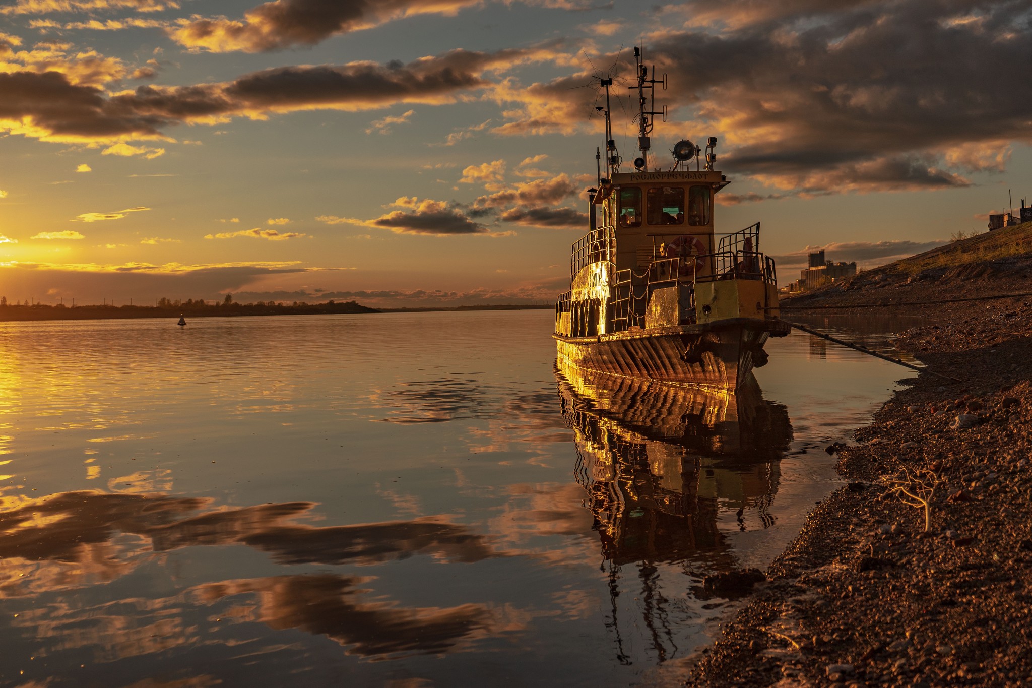 Into the golden sunset - My, The photo, Ship, Vessel, Sunset, River, Tomsk