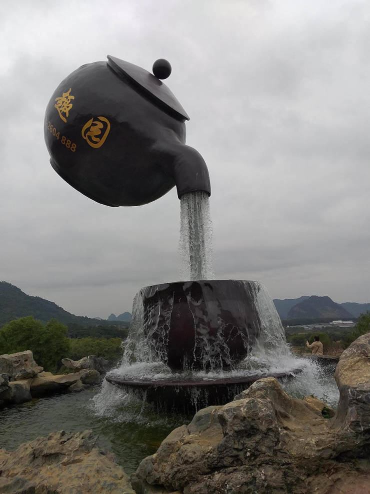 The idea is not new, but the implementation is outstanding - Kettle, Fountain, Illusion