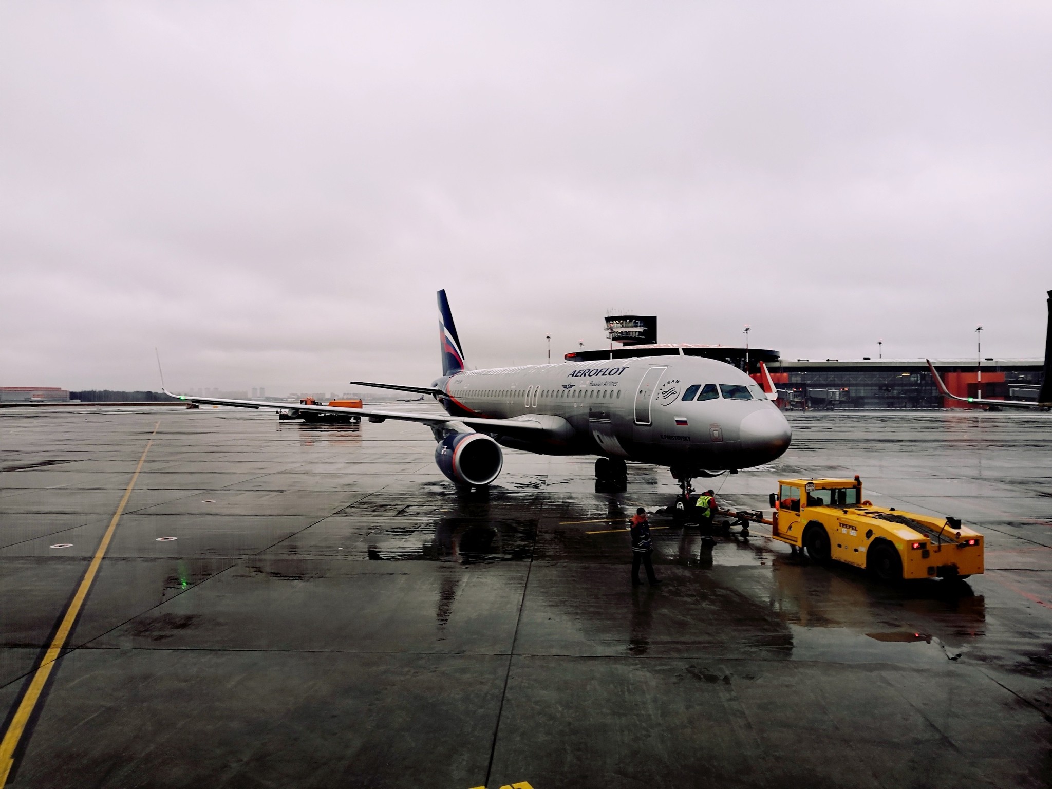 Airport (photos) - My, The airport, Airplane, Platform, Aviation, Mobile photography, The photo, Airbus A320, Boeing 777, Longpost