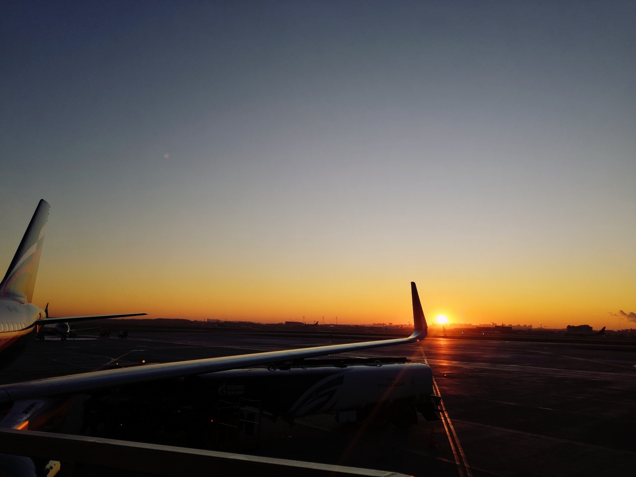 Airport (photos) - My, The airport, Airplane, Platform, Aviation, Mobile photography, The photo, Airbus A320, Boeing 777, Longpost