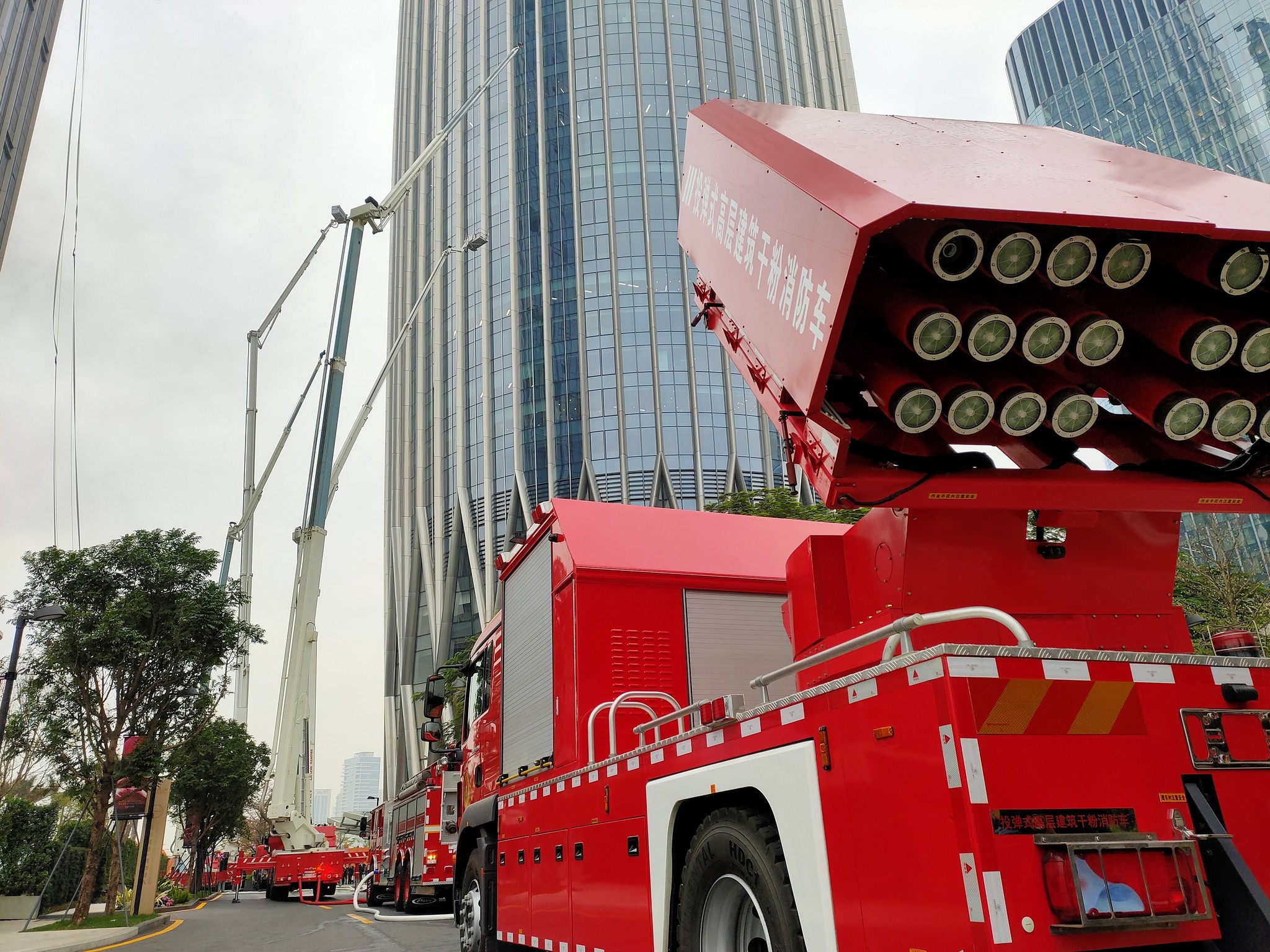 Китайская пожарная машина