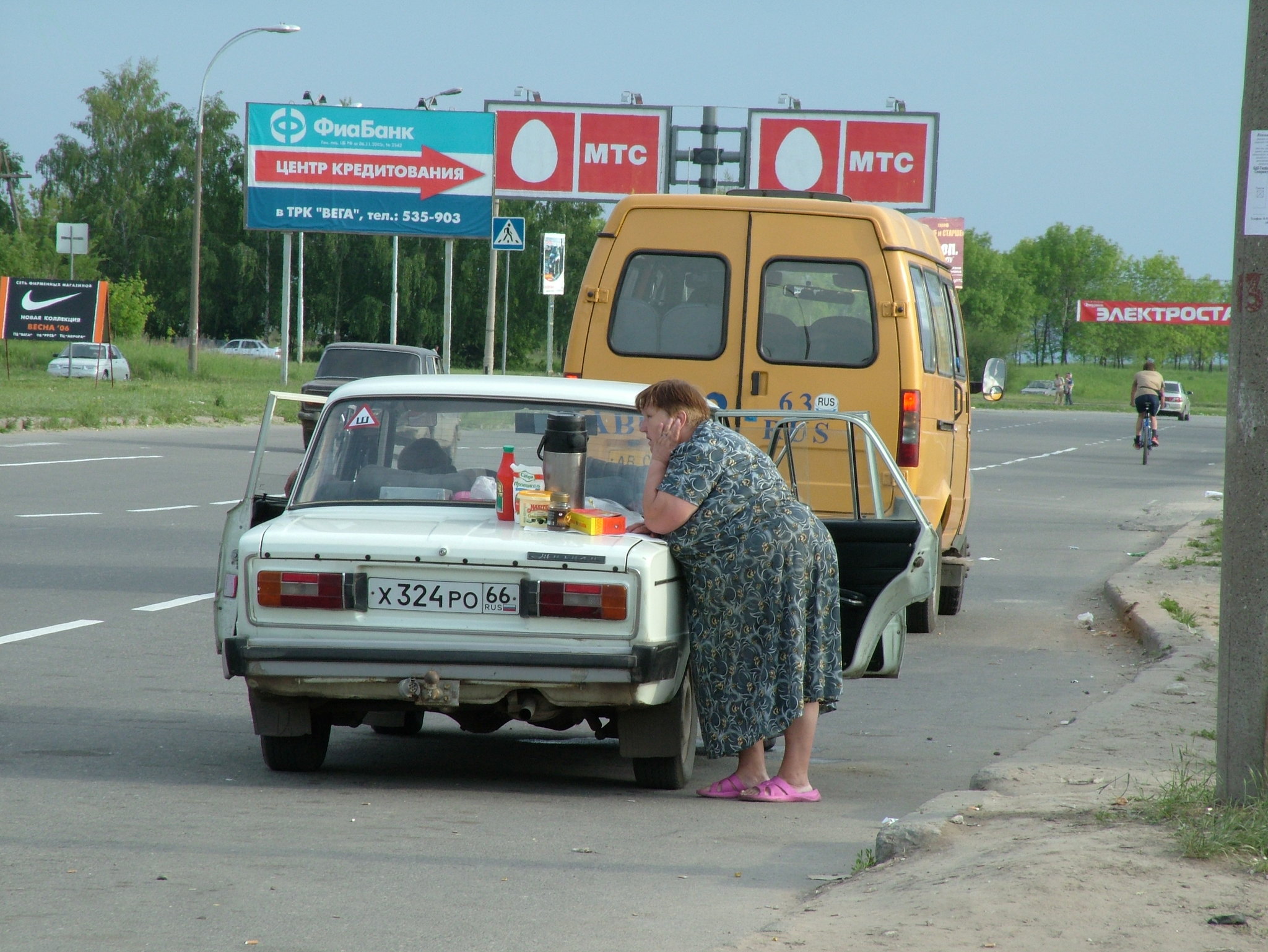 Roadside Picnic - My, Tolyatti, Women, Road, Car, Trunk, Food