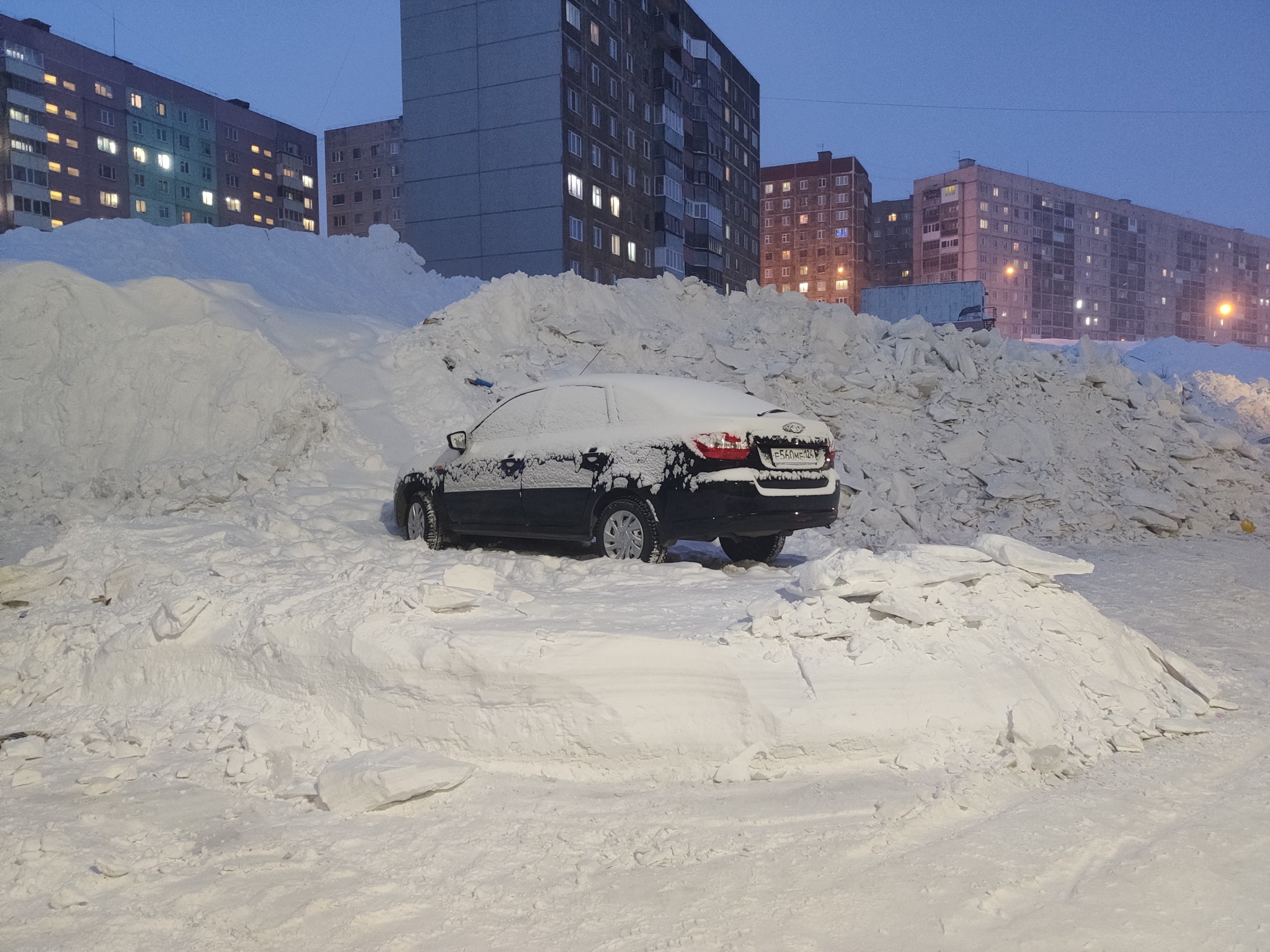 А ведь его предупреждали... - Норильск, Зима, Снег, Уборка снега