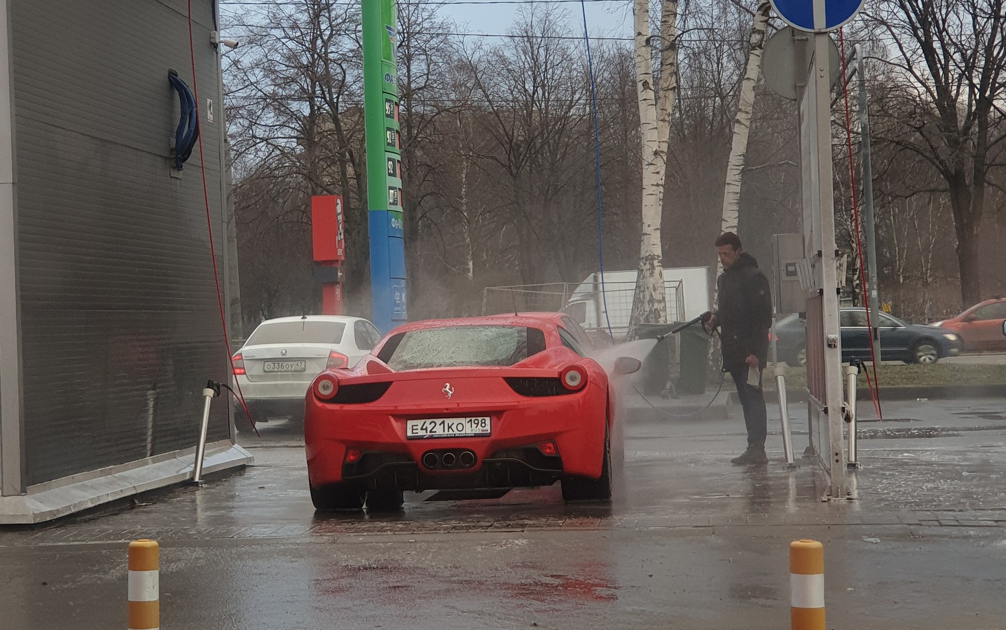 Now I've definitely seen everything - Ferrari, Car wash, Saving