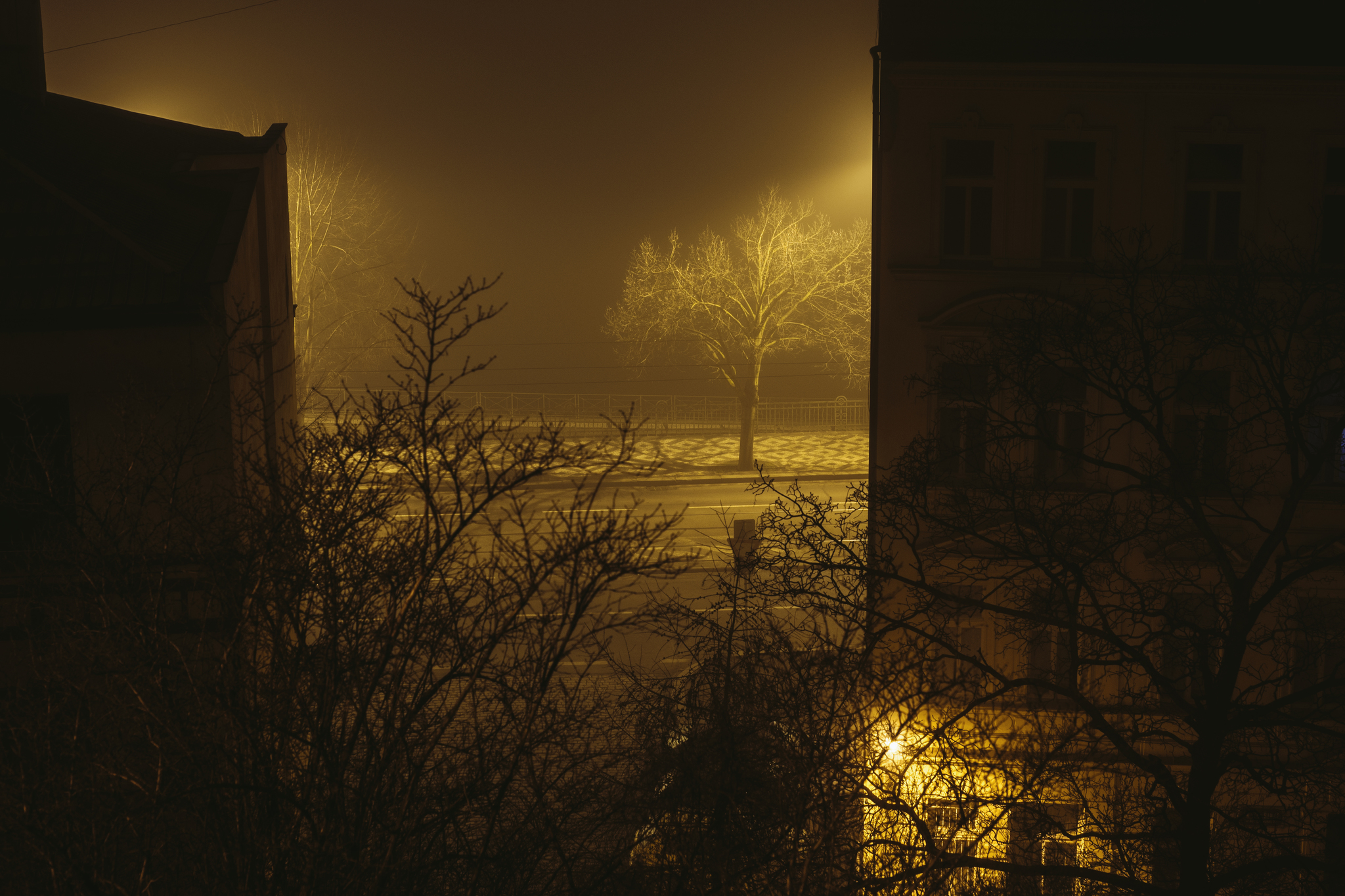 The streets were empty. Тег ночь.