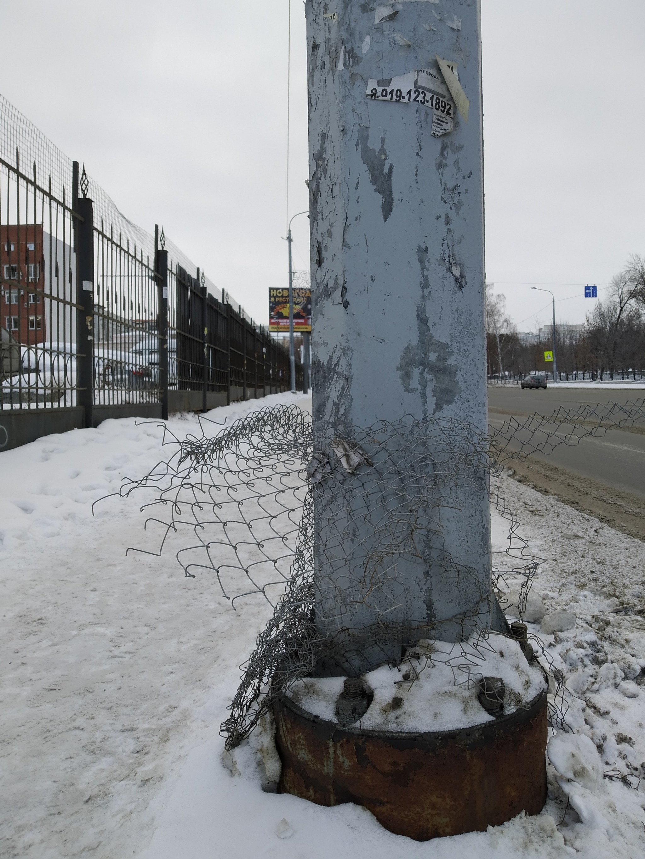 What happened to the painted pole after 4 months? - My, Chistoman, Antispam, Advertising, Garbage, Urbanism, Urban environment, Netting, Longpost