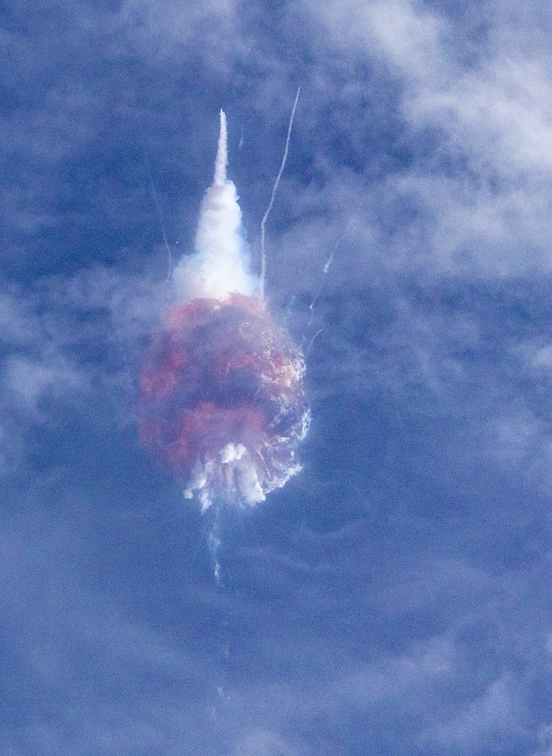 The first photos from the SpaceX In-Flight Abort test - Spacex, Falcon 9, Elon Musk, Space, Video, Longpost