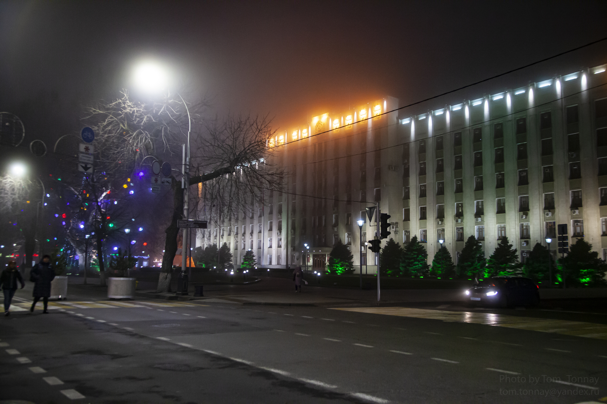 Three hours until the New Year. Foggy Krasnodar - My, Krasnodar, New Year, Fog, Night, The street, Lamp, Travel across Russia, City walk, Longpost