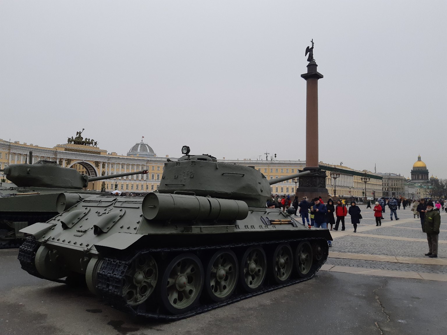 Военная техника на Дворцовой площади 27 января в День снятия блокады Ленинграда. Фото и видео - Моё, День снятия блокады, Санкт-Петербург, Военная техника, Видео, Длиннопост