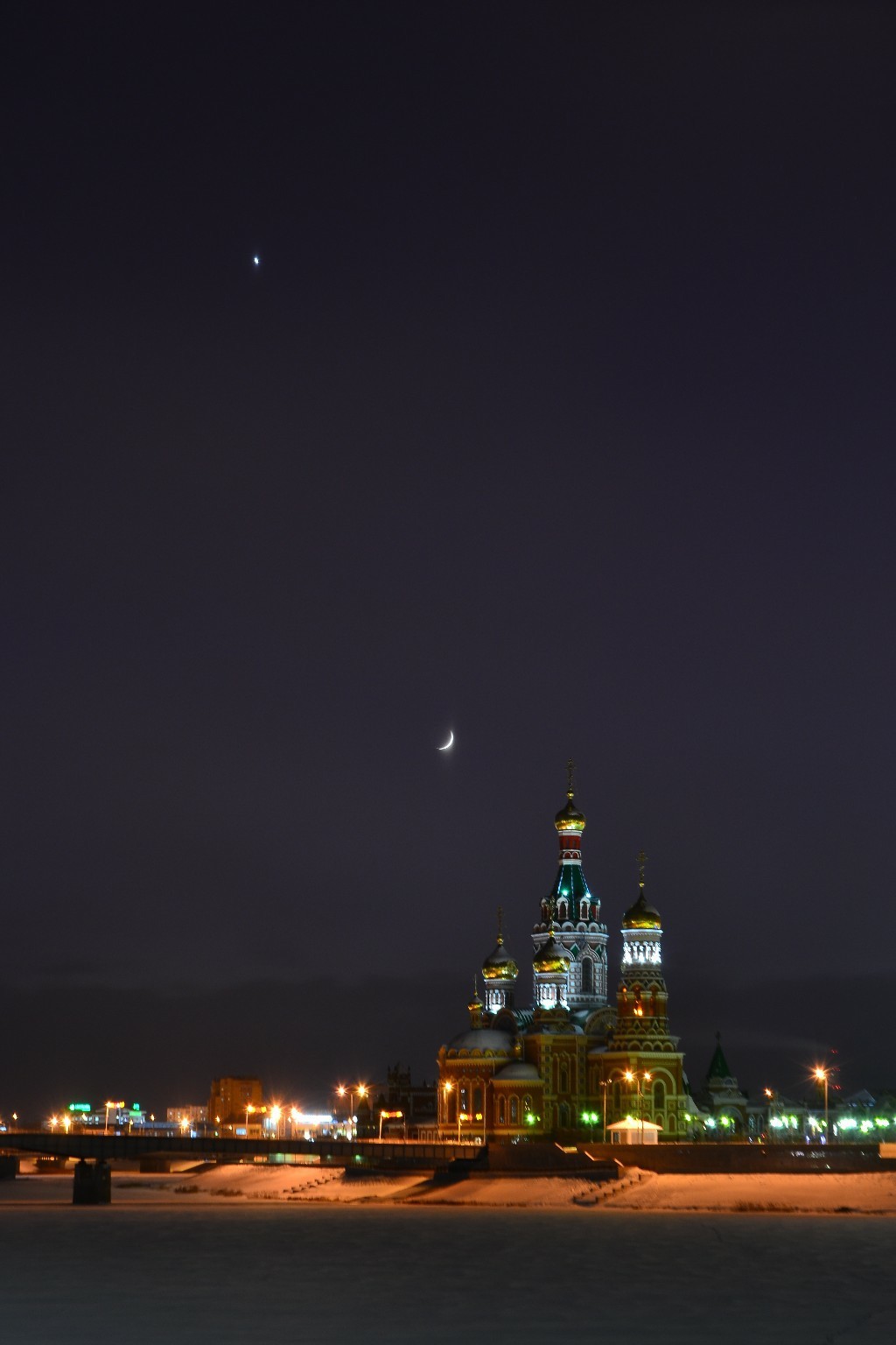 Venus and the young Moon over Yoshkar-Ola - Yoshkar-Ola, Venus, moon, The photo