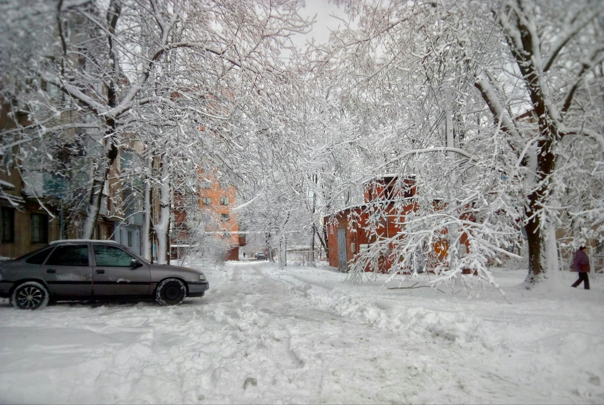 В Днепропетровск наконец-то пришла зима - Моё, Opel Kadett, Зима, Двор, Днепропетровск, Днепр, Снег