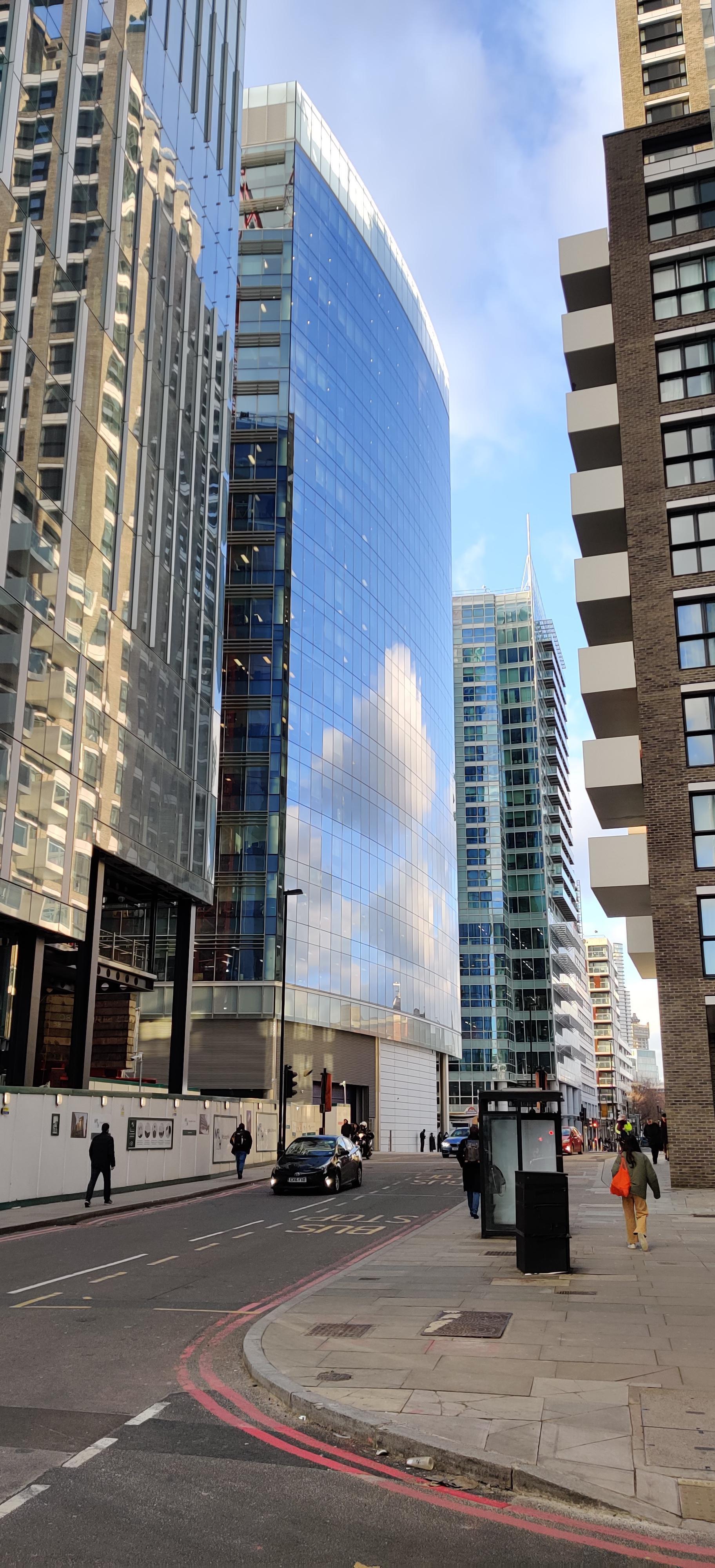 The reflected clouds on this building look like pixel art. - The photo, Interesting, Pixel, Graphics, Clouds, Longpost