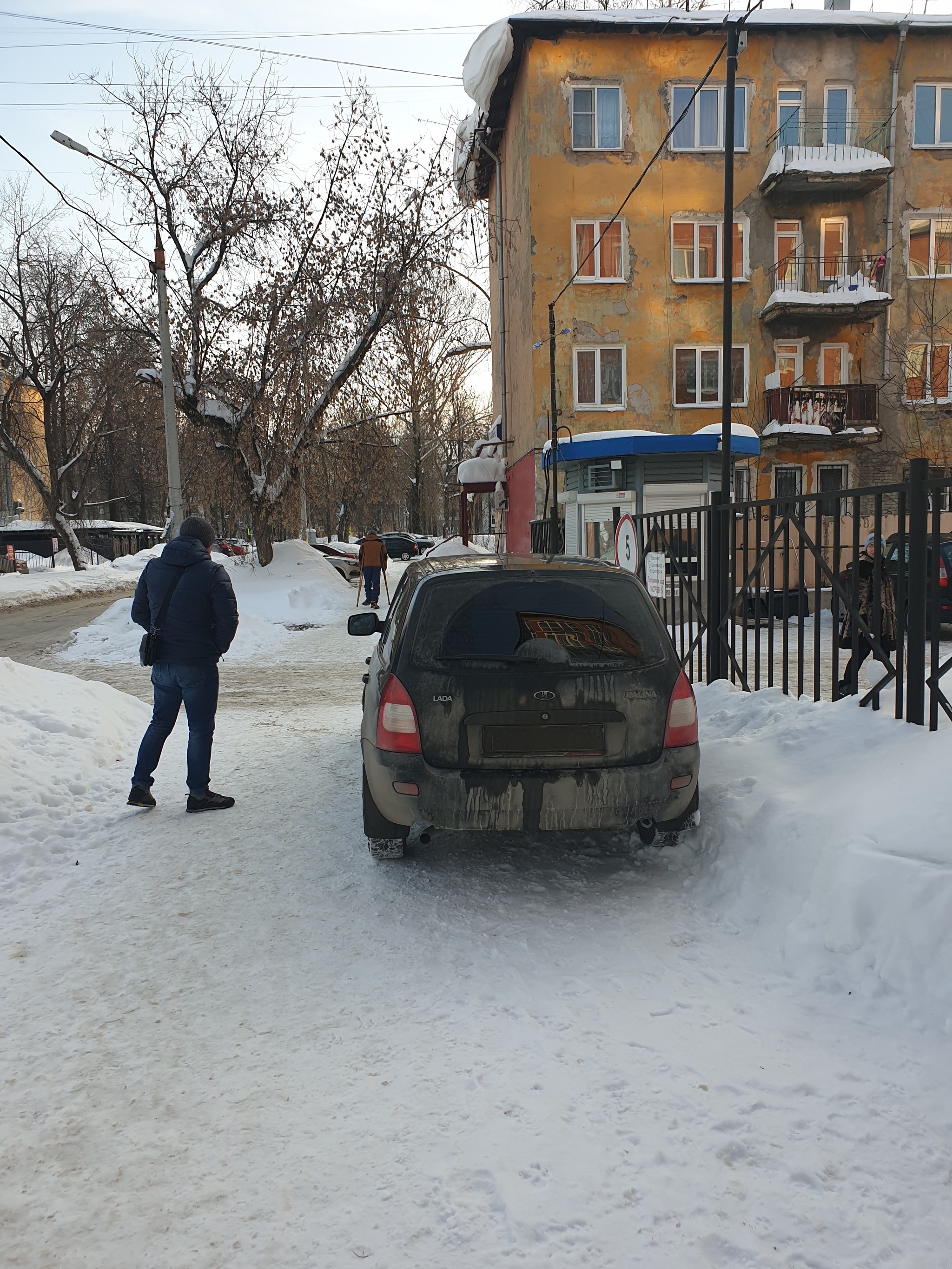 Post of anger... because there is not enough room for me! - Intruder, Violation of traffic rules, Traffic rules, Permian, Transport, Sidewalk, Longpost