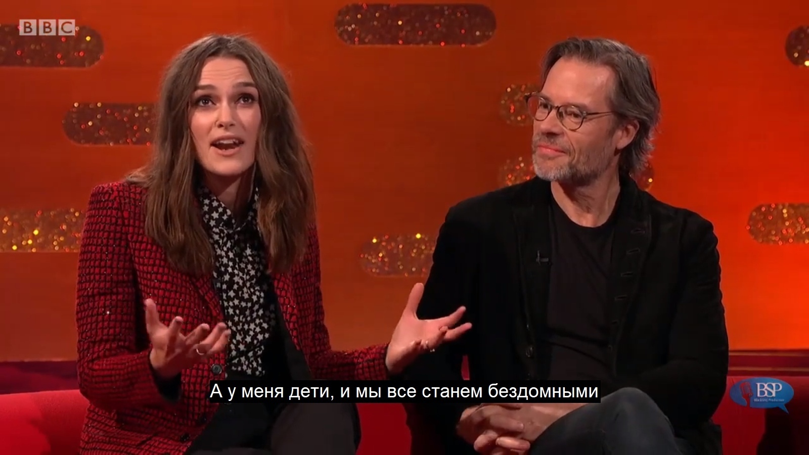 Keira Knightley and envelope - Keira Knightley, Actors and actresses, Celebrities, The Graham Norton Show, Storyboard, Longpost, Guy Pearce