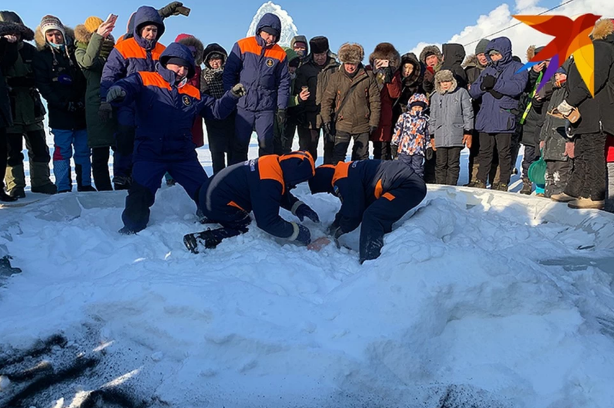 Мужчина ради жены вморозил себя в ледяное сердце - Снег, Лед, Любовь, Видео, Длиннопост