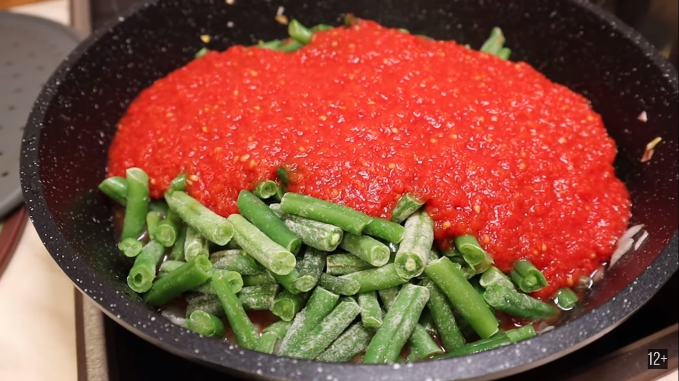 Приготовить фасоль красную на гарнир пошаговый рецепт. Приготовить фасоль красную. Как приготовить фасоль красную вкусно. Beans Tomato food. К чему приготовить красную фасоль.