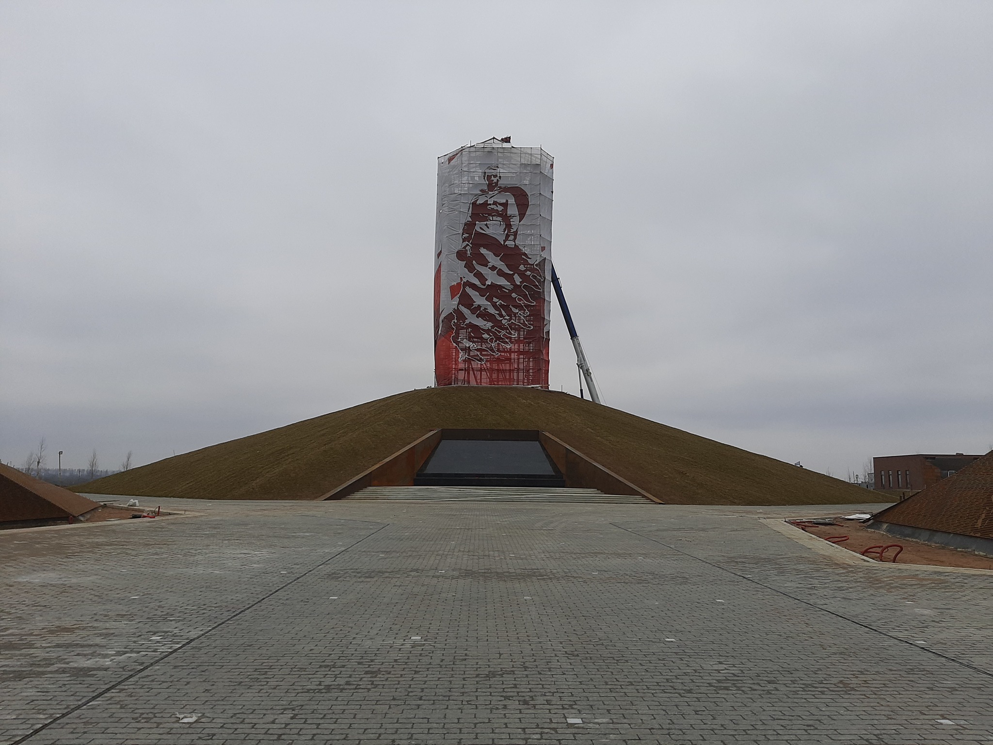 At the installation of the sculpture in the Rzhev memorial, the last days before the dismantling of the scaffolding - My, Sculpture, Rzhev, Memorial, Work, Longpost, Rzhev Memorial