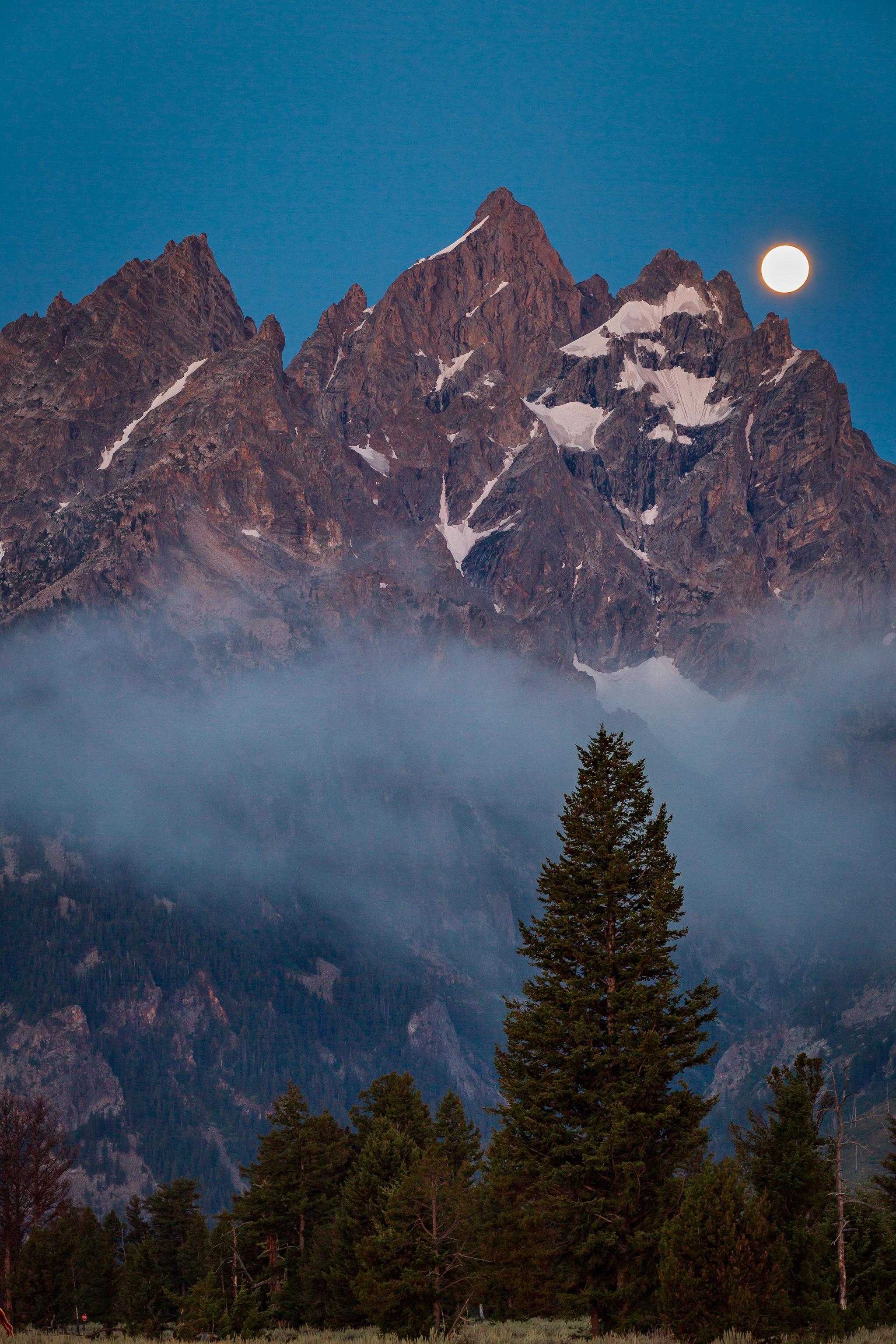 Moonrise over a national park in Wyoming - Wyoming, Grand Teton, Phone wallpaper