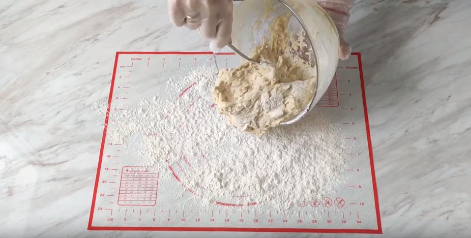 Detailed recipe for yeast dough for pies. Suitable for any filling - My, Cooking, Video recipe, Bakery products, Dough, Video, Longpost