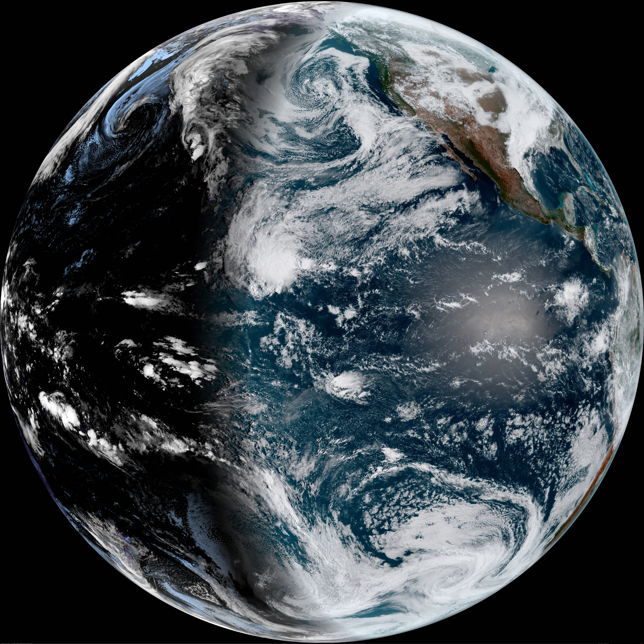 Снимок земли с геостационарной орбиты